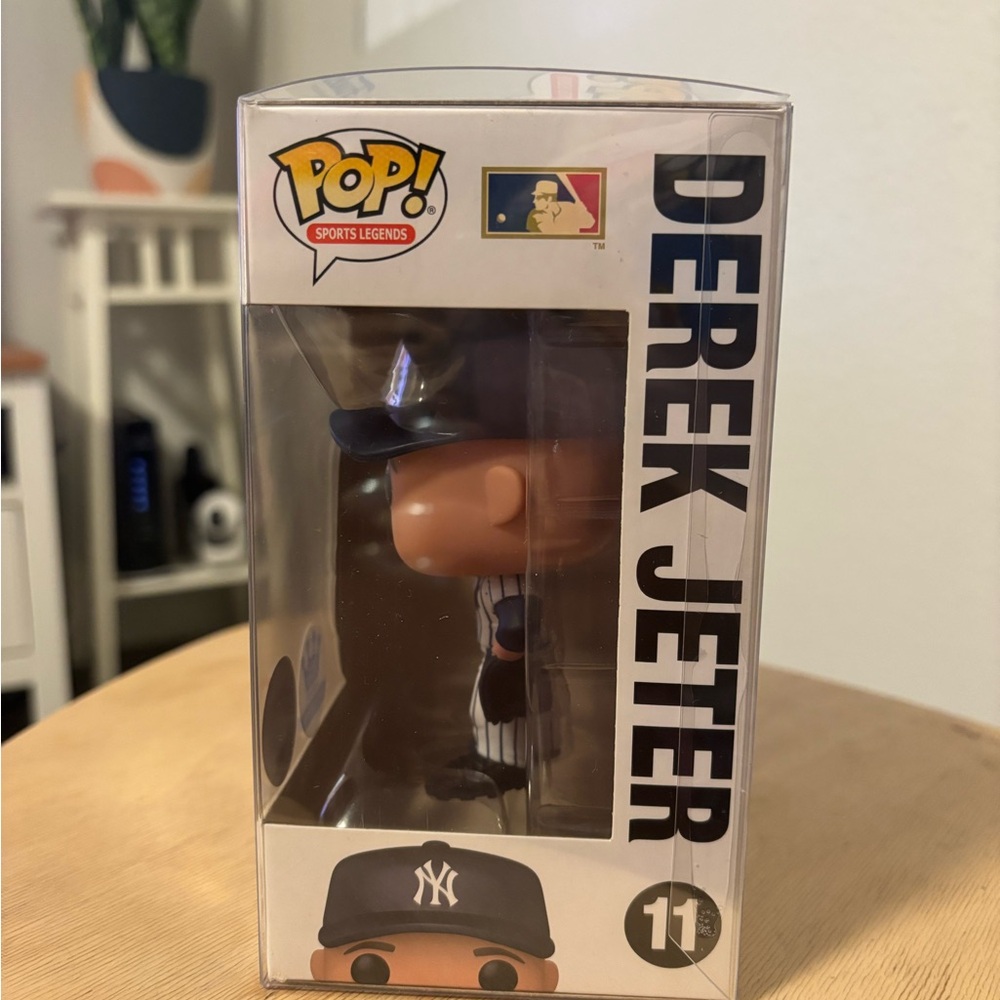 Funko Pop! New York Yankees Derek Jeter Figure - Navy and White - Picture 2 of 4